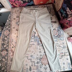 Lululemon ABC Slim Fit Pants Bone Tan color Size 33 Utilitec Business Golf